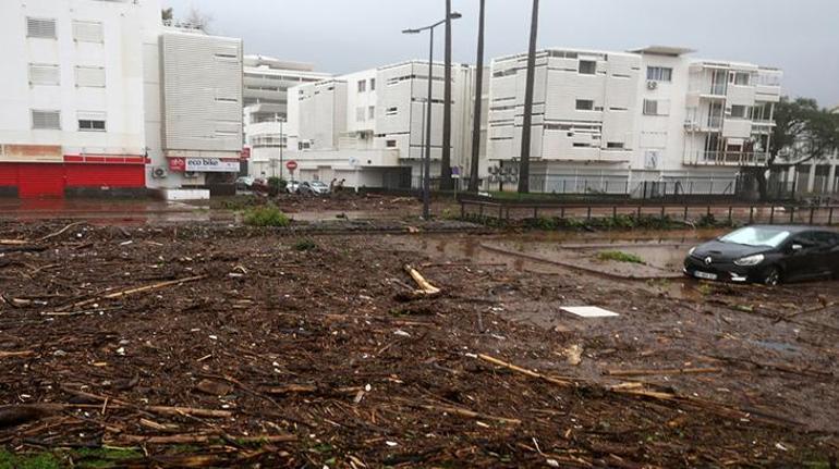 Fransanın La Reunion Adasını kasırga vurdu: 4 ölü