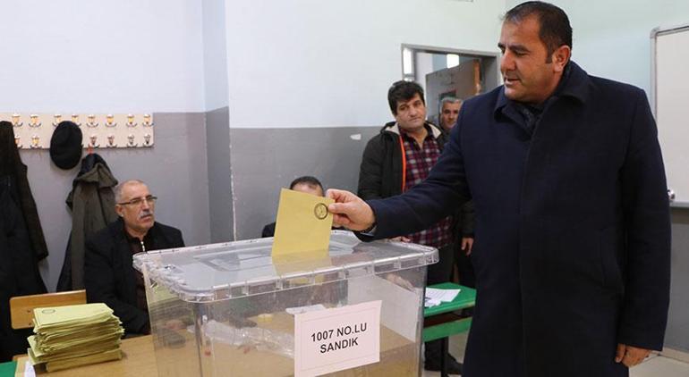 İki kent yeniden sandık başında Oy verme işlemi 17.00’de sona erecek