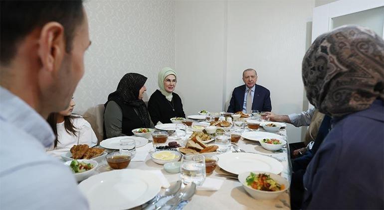 Cumhurbaşkanı Erdoğandan sürpriz ziyaret Fidan ailesine iftarda konuk oldu