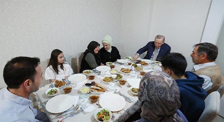 Cumhurbaşkanı Erdoğandan sürpriz ziyaret Fidan ailesine iftarda konuk oldu