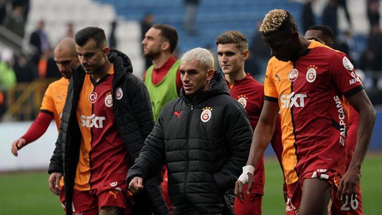 Galatasarayda futbolculardan prim isyanı Fenerbahçe sitemi