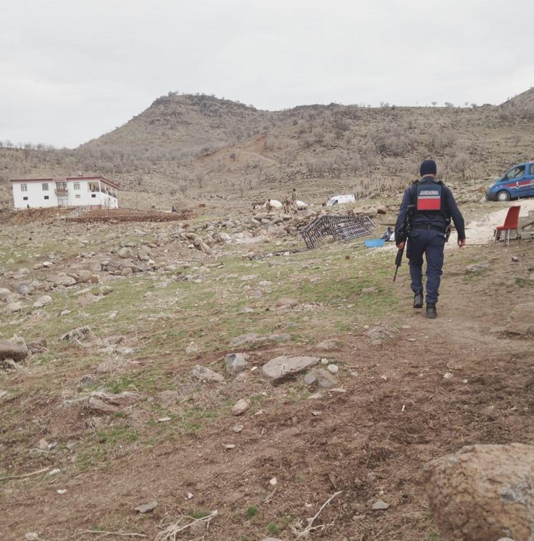 Diyarbakırda dehşet Komşu aileler birbirine girdi: 3 ölü, 5 yaralı