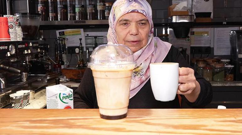 Fatihte görenler gözlerine inanamıyor 70 yaşındaki Barista teyze gençlerin ilgi odağı oldu