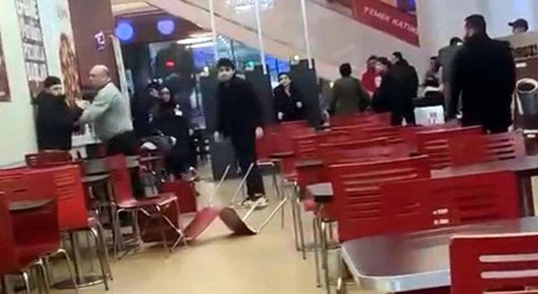 AVMde bıçaklı kavga Tekme ve yumruklar havada uçuştu