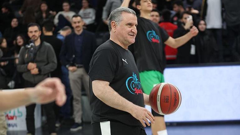 Gençlik ve Spor Bakanı Osman Aşkın Bak gösteri maçında basketbol oynadı