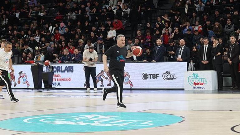 Gençlik ve Spor Bakanı Osman Aşkın Bak gösteri maçında basketbol oynadı