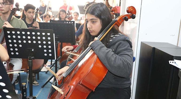 Liseli Zelalin hayatı çello ile değişti Bu kadar ilerleyebileceğimi düşünmemiştim