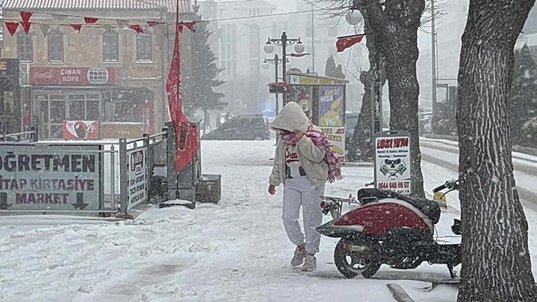 Mart ayında kar tatili 3 ilde eğitime 1 gün ara verildi