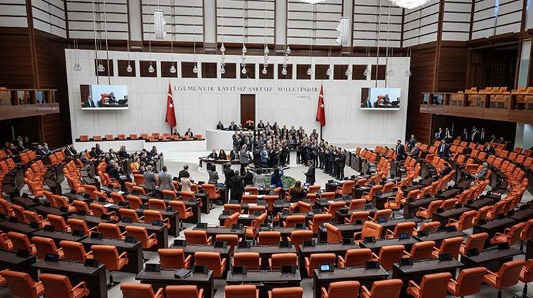 TBMM Genel Kurulu, CHP milletvekillerinin kürsü işgali nedeniyle kapandı