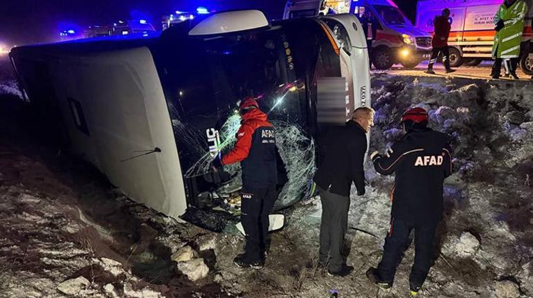 Aksarayda feci kaza Yolcu otobüsün devrildi: 20 yaralı