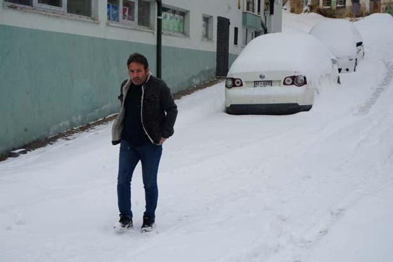 Şehir 15 santimetreyi bulan karla uyandı: Bu kadar tutacağını düşünmemiştik