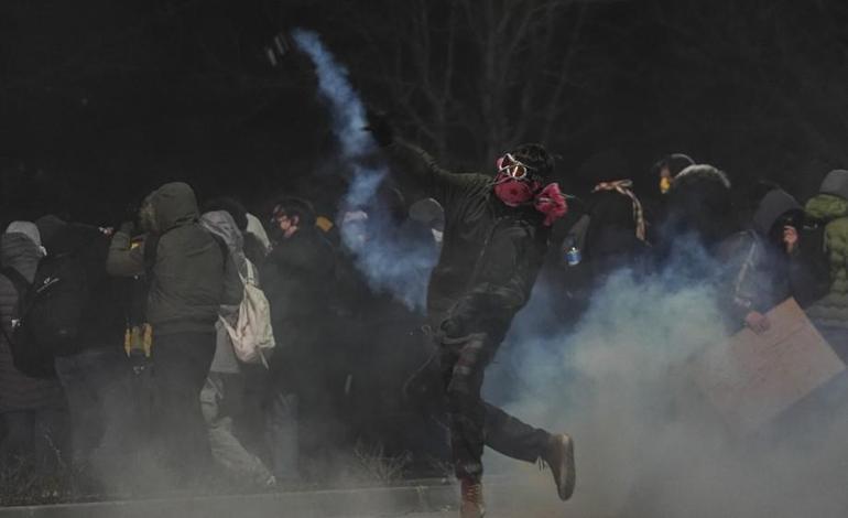 Bakan Yerlikaya: Gösterilerde 54 kişi yakalandı, 16 polis yaralandı