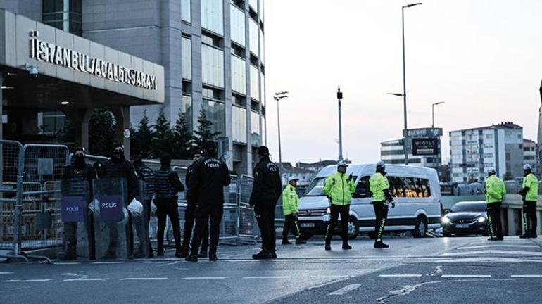 İstanbulda yolsuzluk ve terör soruşturması Gözaltına alınan 91 şüpheli adliyeye getirildi