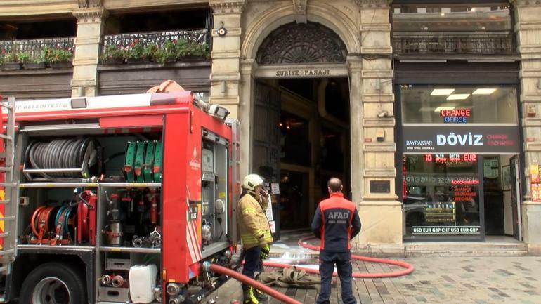 İstiklal Caddesinde tarihi pasajda yangın Çok sayıda ekip sevk edildi