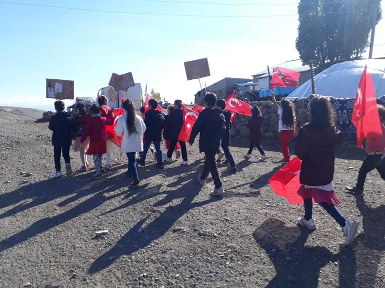 Susuz köyün çilekleri Yırtık kara lastik mesleğe bağladı: En büyük kazancımız