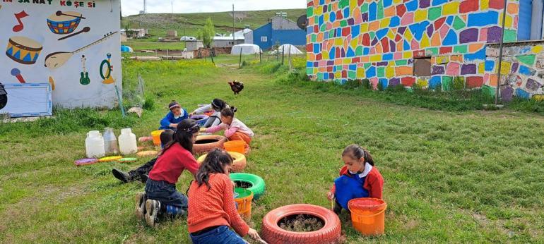 Susuz köyün çilekleri Yırtık kara lastik mesleğe bağladı: En büyük kazancımız