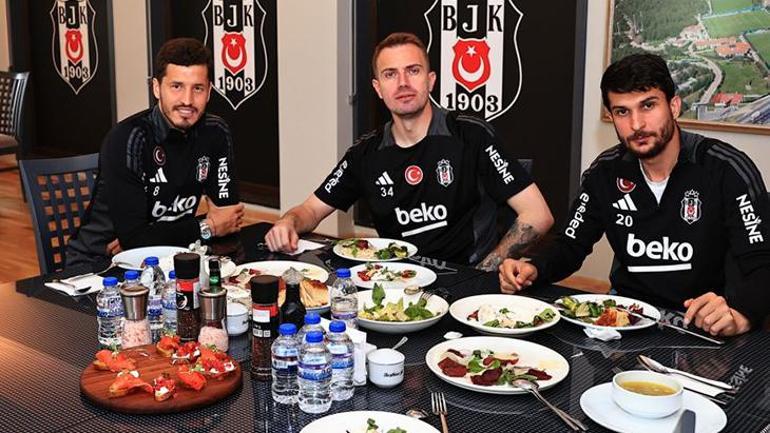 Beşiktaş Başkanı Serdal Adalı takımla buluştu