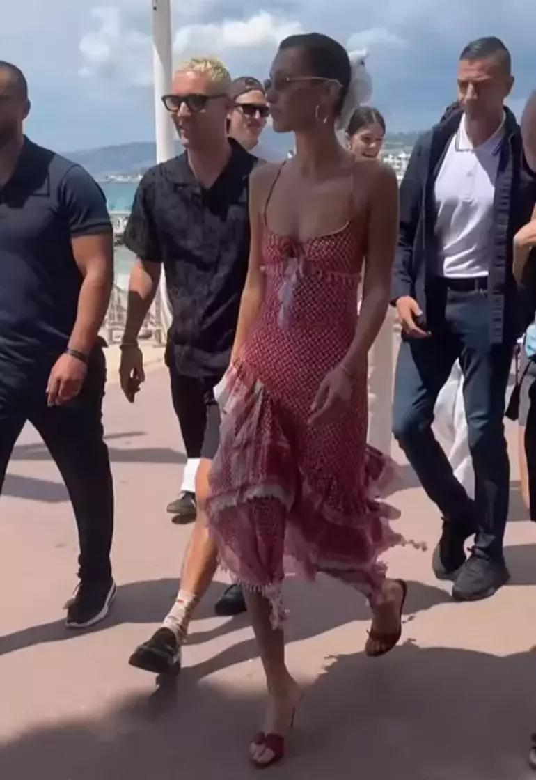 Bella Hadidin duygusal anları Filistinli hayranını teselli etti