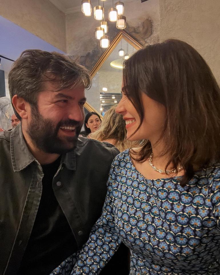 Romantik tatilde evlenme teklifi Ünlü oyuncu yönetmen sevgilisine evet dedi