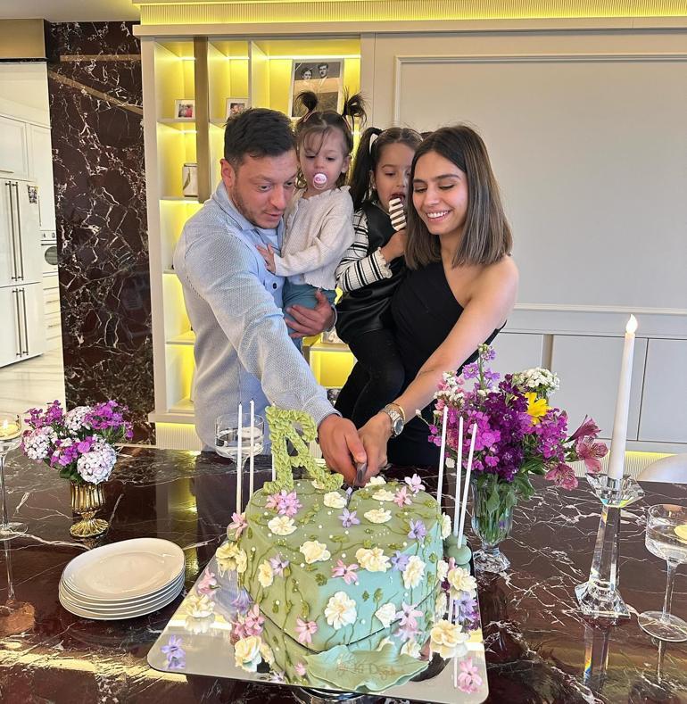 Amine Gülşe 32. yaşına böyle merhaba dedi Instagramdan peş peşe paylaştı
