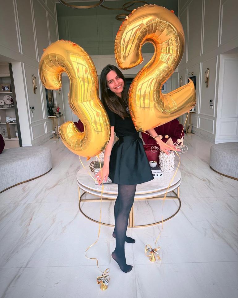 Amine Gülşe 32. yaşına böyle merhaba dedi Instagramdan peş peşe paylaştı