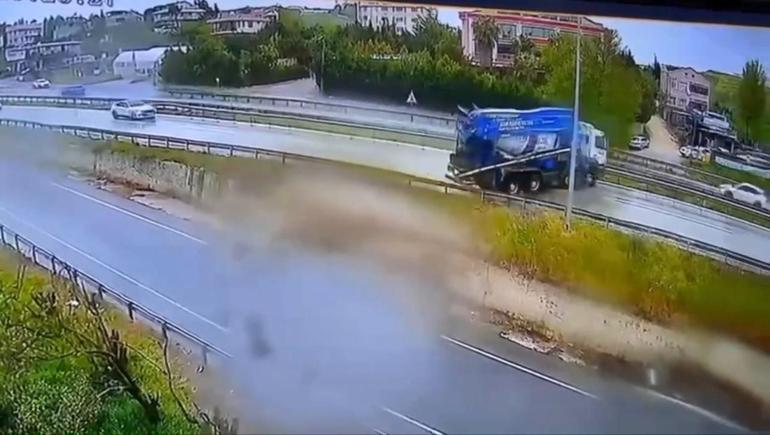 Büyükçekmece’de kayganlaşan yolda 3 kamyon kaydı, facianın eşiğinden dönüldü
