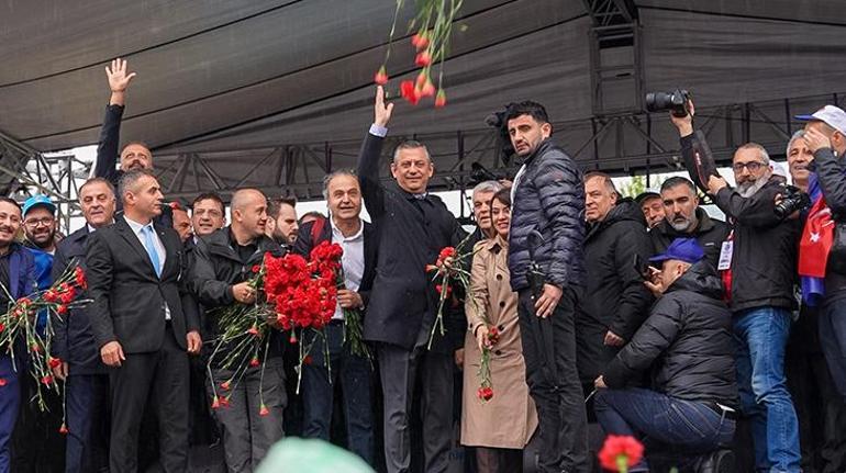 Özgür Özel 1 Mayıs kutlamalarına katıldı