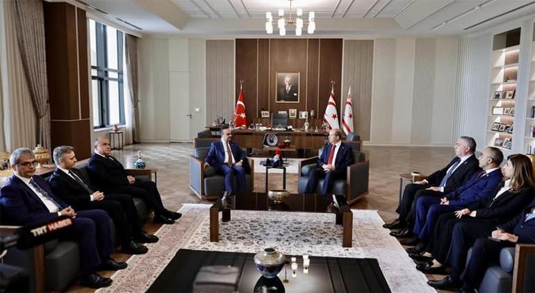 Bakan Kacır KKTC Cumhurbaşkanı Tatar ile bir araya geldi
