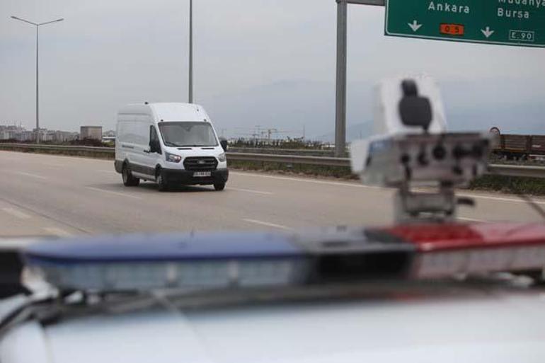 1 yıldır yol kenarlarında Bu radara dikkat: Aynı anda 4 araca ceza yazıyor