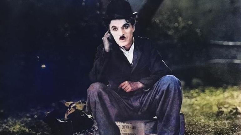 Hitler bıyığının arkasında ne var Şaşırtan gaz maskesi detayı: Yarığı örtüyordu