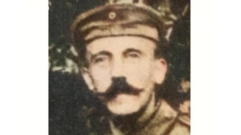 Hitler bıyığının arkasında ne var Şaşırtan gaz maskesi detayı: Yarığı örtüyordu