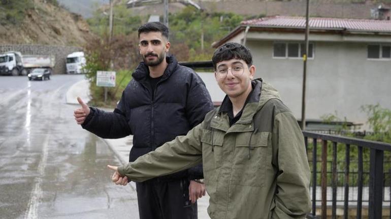 Otostop çekip dayı dediği sürücü okulun rektörü çıkmıştı Üniversiteli genç kez konuştu