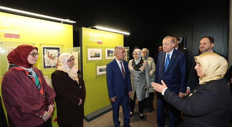 Cumhurbaşkanı Erdoğan Saklı Kalanlar sergisini gezdi