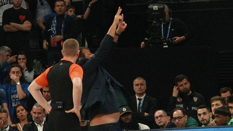 Ergin Ataman mola alsana tezahüratı sonrası çıldırdı Tepkisi gündem oldu