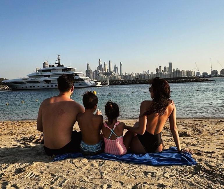 Dubaide tatil keyfi Tolgahan Sayışman ile eşi Almeda Abazi denizin tadını çıkardı