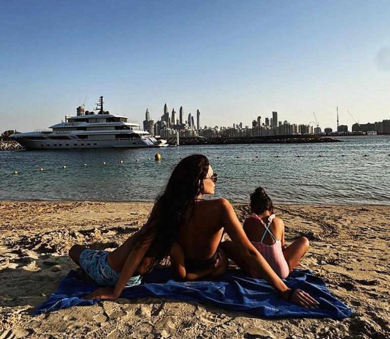 Dubaide tatil keyfi Tolgahan Sayışman ile eşi Almeda Abazi denizin tadını çıkardı