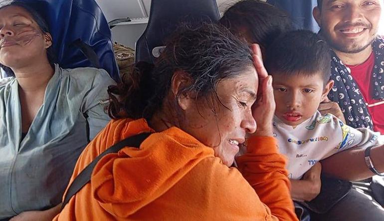 Timsahlar ve yılanlarda dolu suda 36 saat Bataklığa düşen uçakta korku dolu anlar