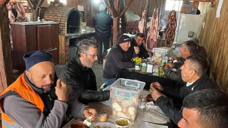 400 yıllık sır Sadece cuma günleri açılıyor, Türkiyenin dört bir yanından akın ediyorlar
