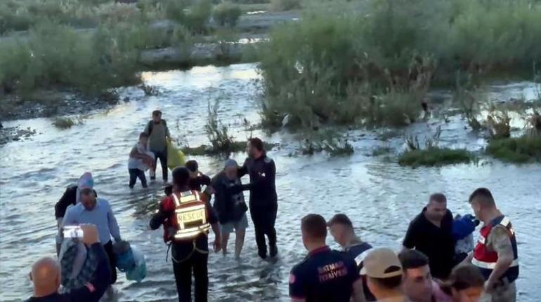 Piknikçiler barajın kapaklarının açılmasıyla şok yaşadı Mahsur kalan 25 kişi kurtarıldı
