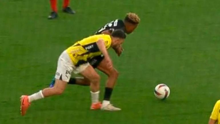 Fenerbahçe - Beşiktaş derbisinde En Nesyrinin pozisyonu penaltı mı Eski hakem açıkladı