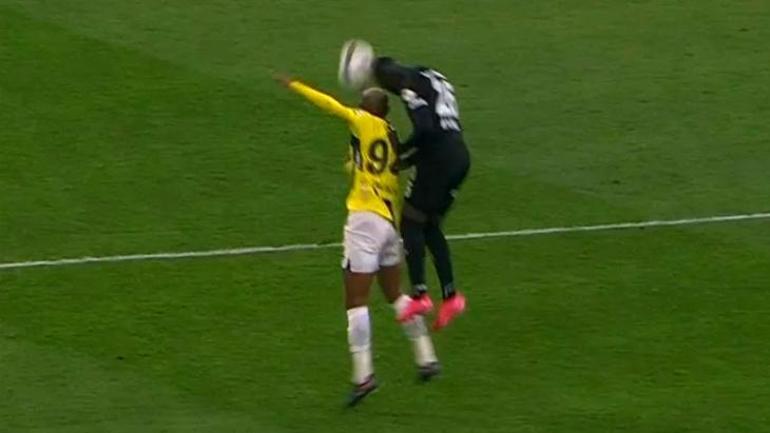 Fenerbahçe - Beşiktaş derbisinde En Nesyrinin pozisyonu penaltı mı Eski hakem açıkladı
