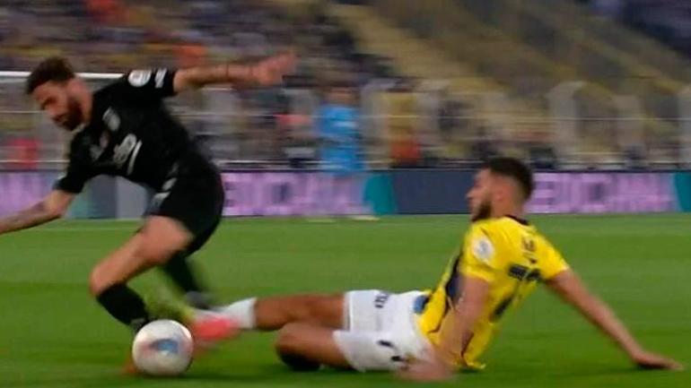 Fenerbahçe - Beşiktaş derbisinde En Nesyrinin pozisyonu penaltı mı Eski hakem açıkladı
