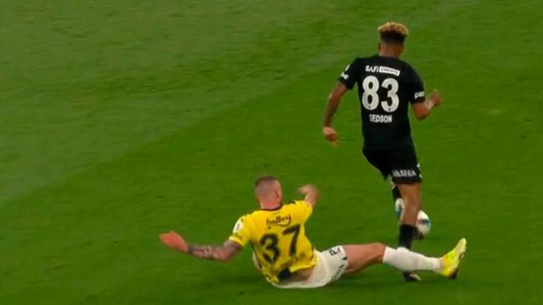 Fenerbahçe - Beşiktaş derbisinde En Nesyrinin pozisyonu penaltı mı Eski hakem açıkladı