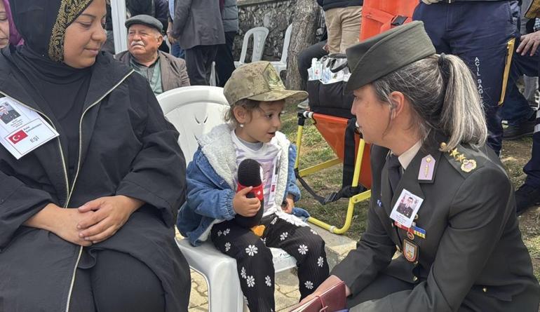 Kadın komutan, şehit kızının isteğini ağlayarak yerine getirdi Toplu iğne babama batıyor