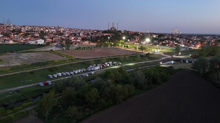 Türkiyenin en renkli şenliği Akın ettiler: Erkenden gelip yerimizi kapattık