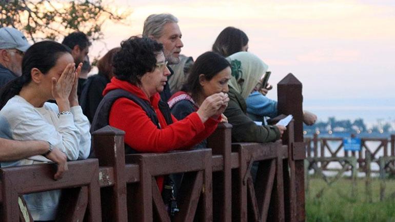 Burası Türkiye Binlerce kişi sabahın erken saatlerinde akın etti, halkı nehirde selamladı
