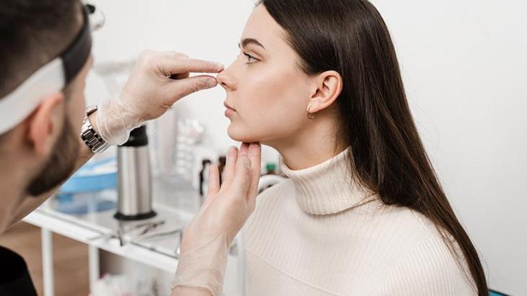 La demande de rhinoplastie a diminué jusqu'à l'âge de 15 ans, nous la recommandons après 18 ans.