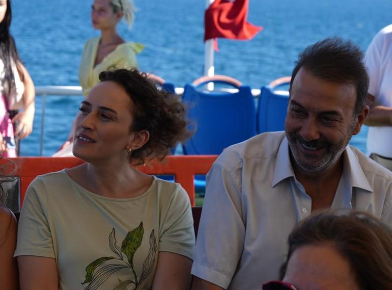 Sıcak Büfe ismi gibi sıcak bir komedi, oynarken çok eğlendim