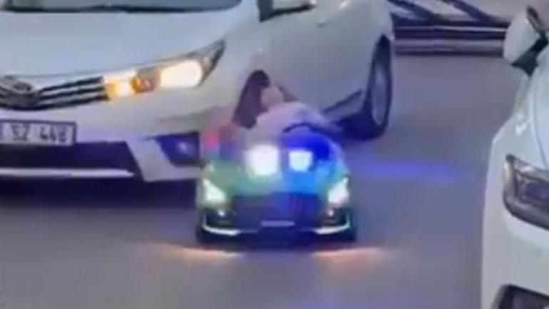 Mersinde dehşet anları Akülü araçlı çocuğa otomobil çarptı