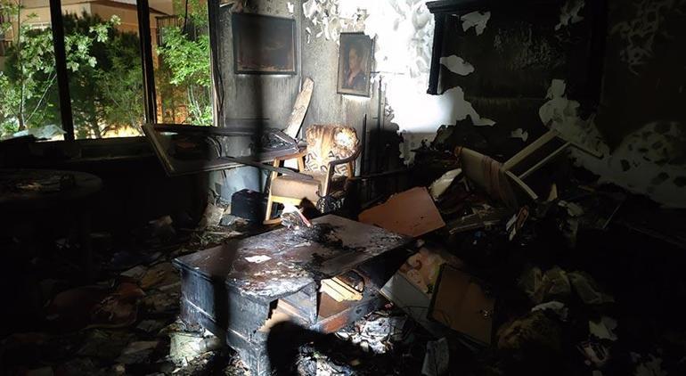 Kadıköy’de apartman dairesinde yangın Eleştiri yazarı Süha Oğuzertem hayatını kaybetti